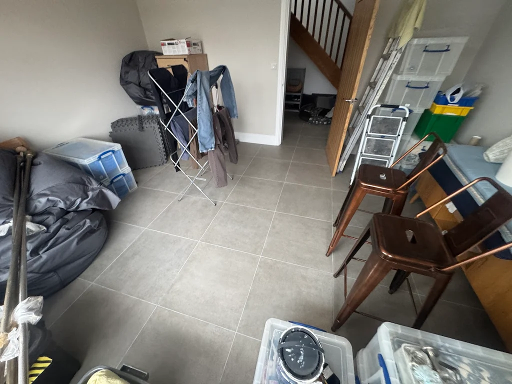 Kitchen floor tiling