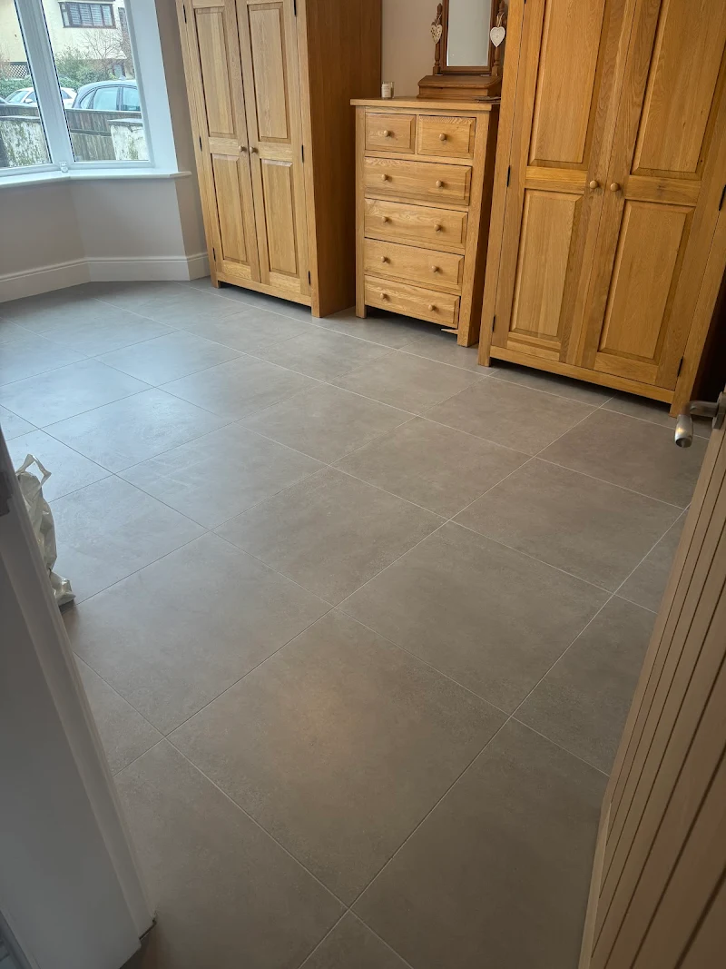 Kitchen floor tiling