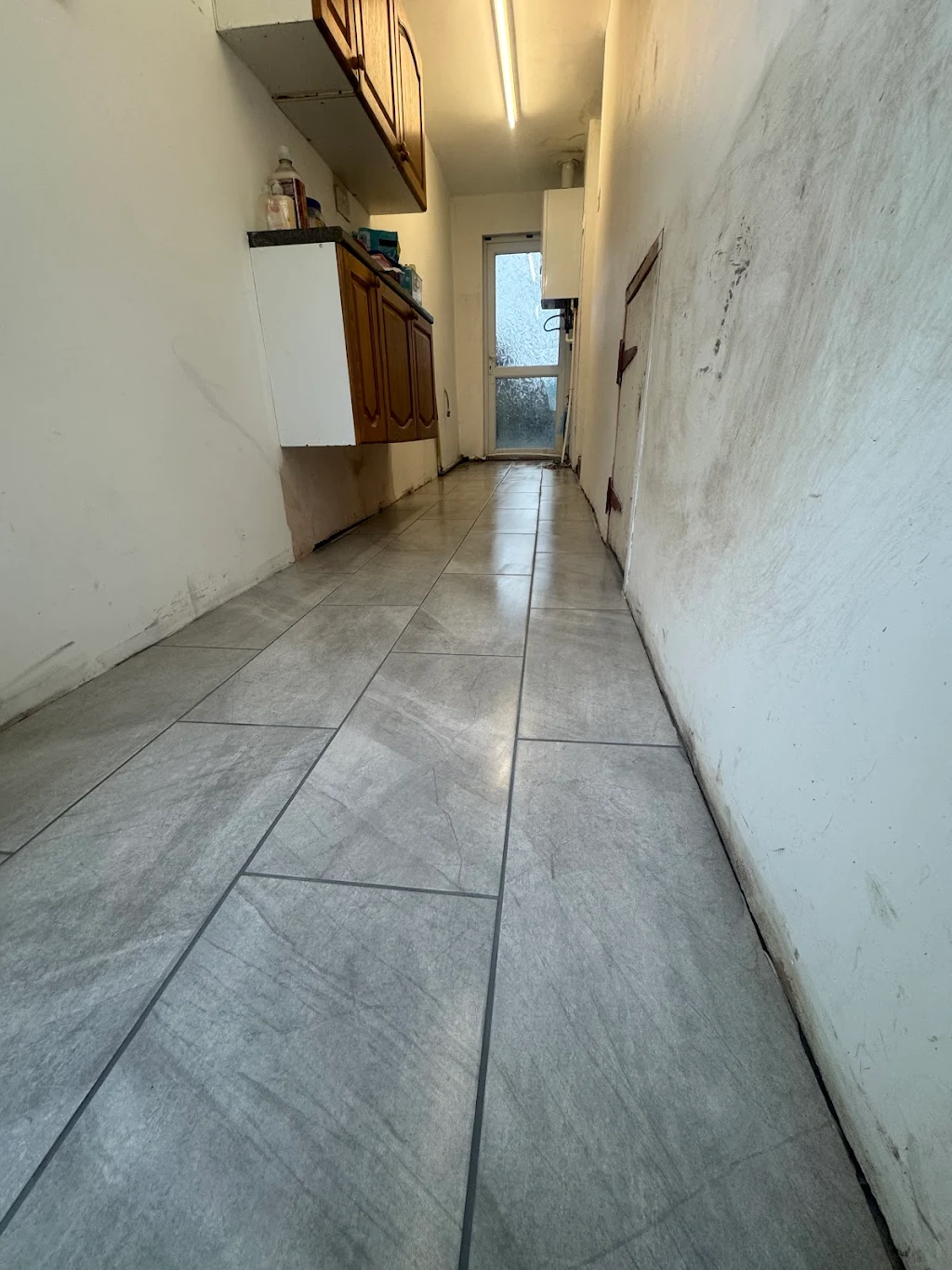 Kitchen floor tiling