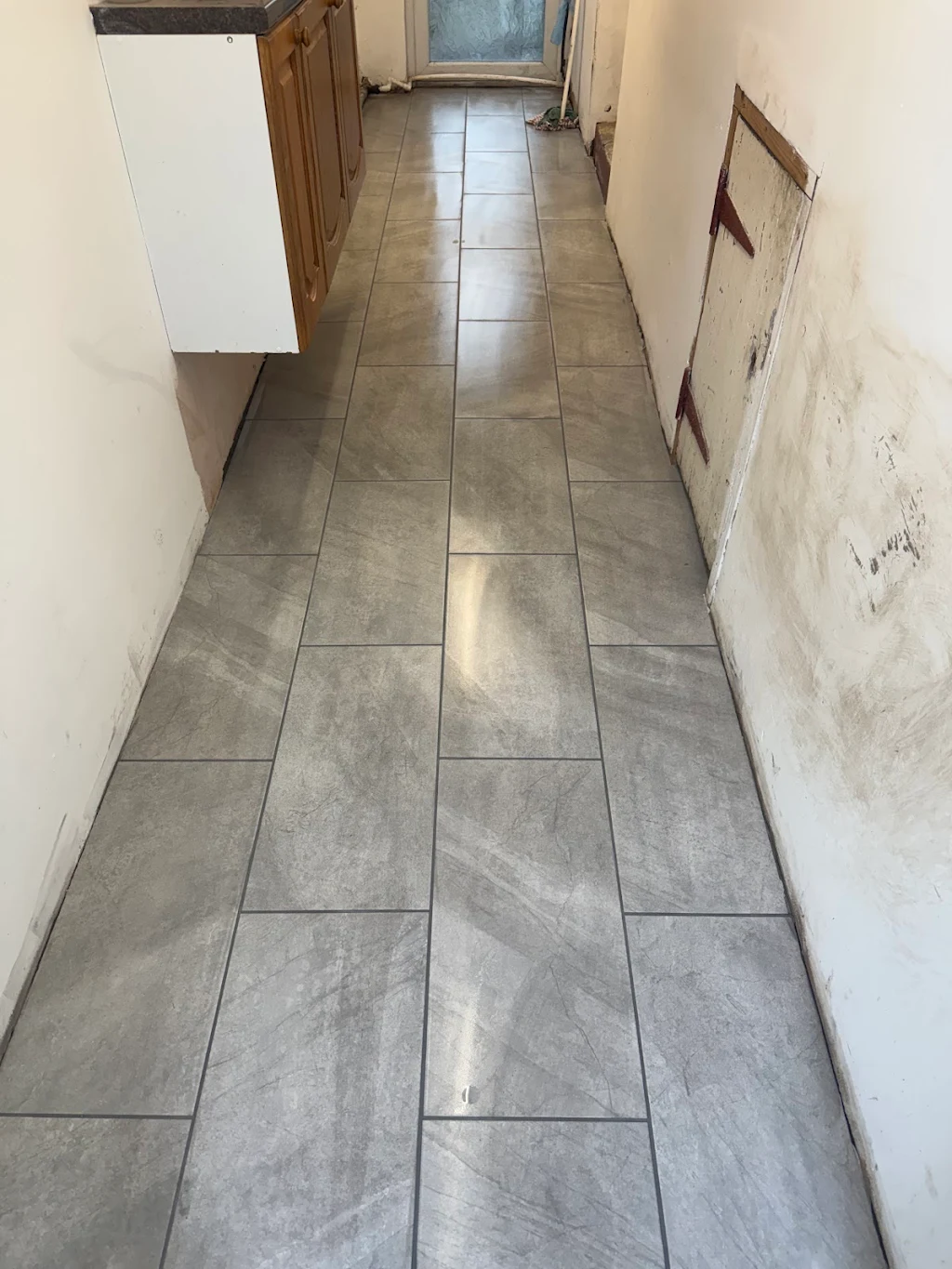 Kitchen floor tiling