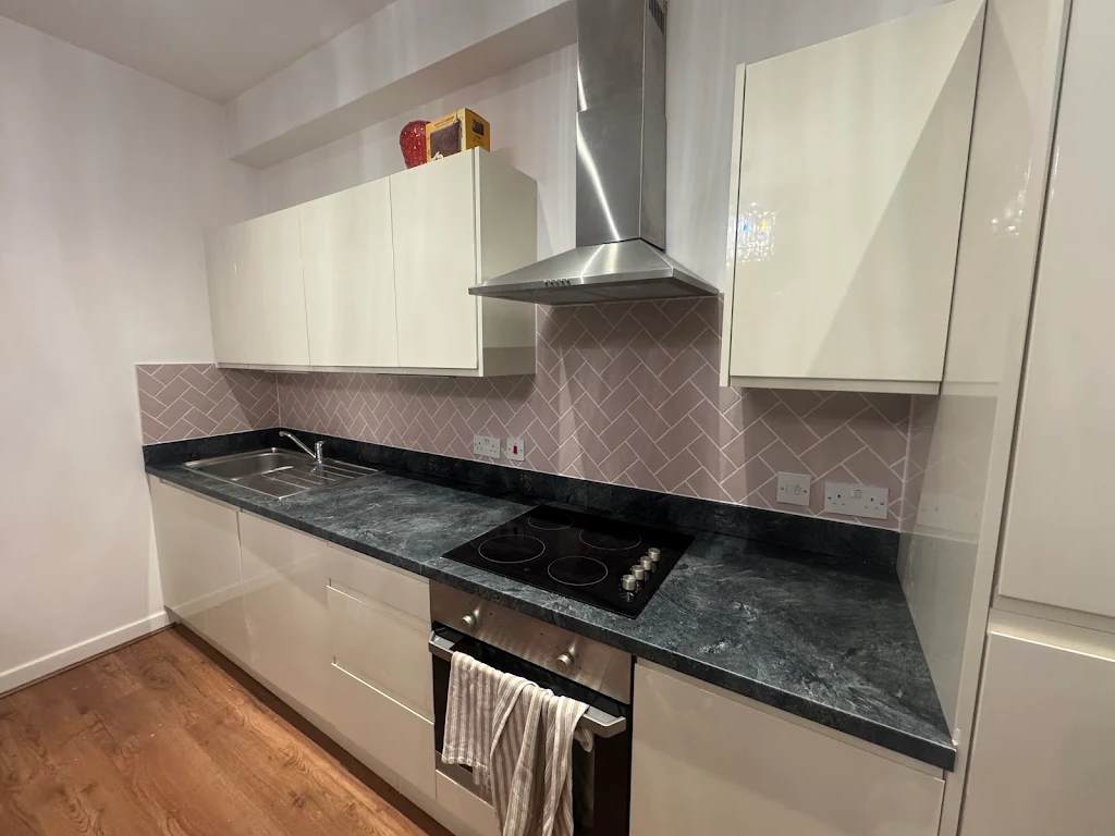 Splashback tiling