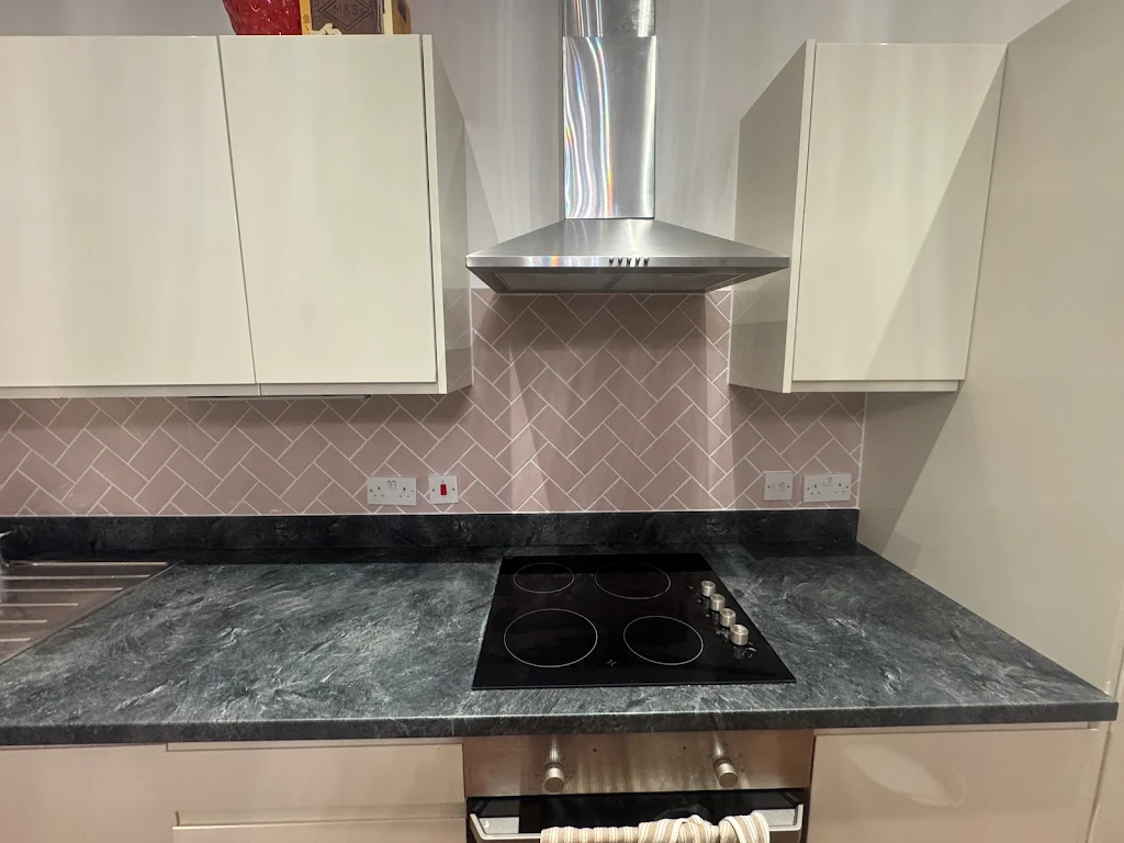 Splashback tiling