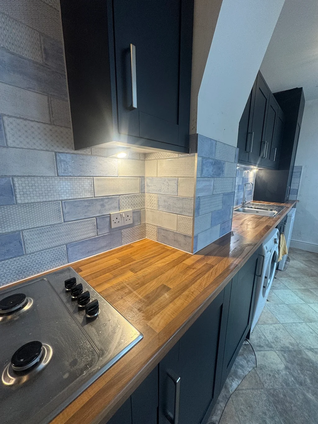 Splashback tiling