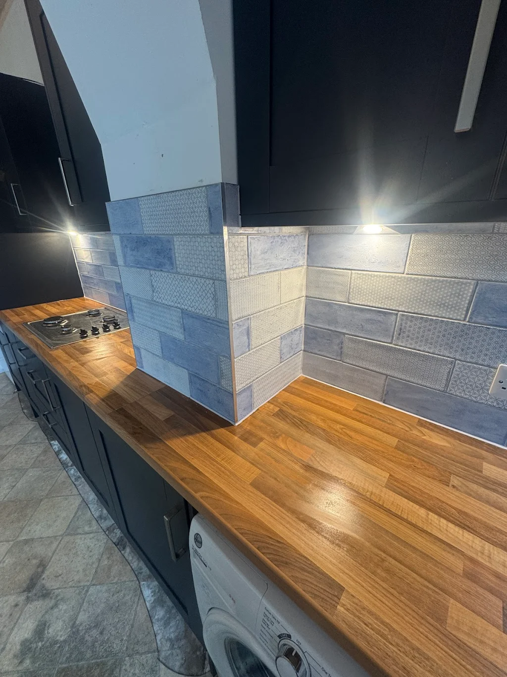 Splashback tiling