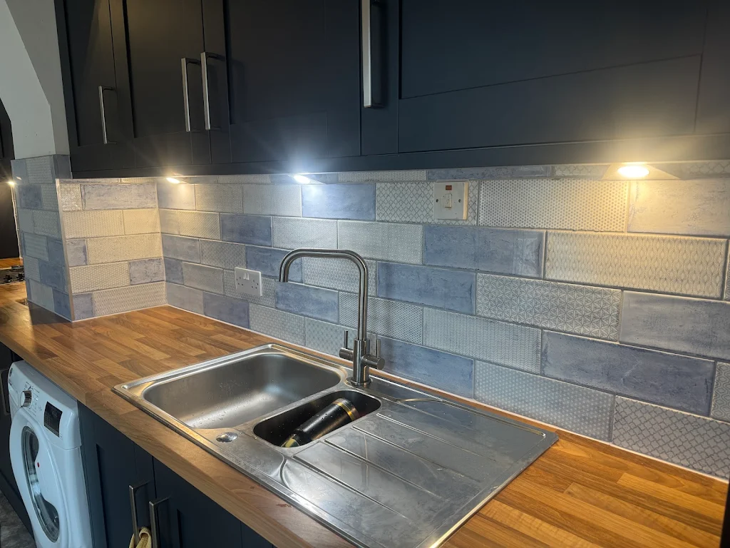 Splashback tiling